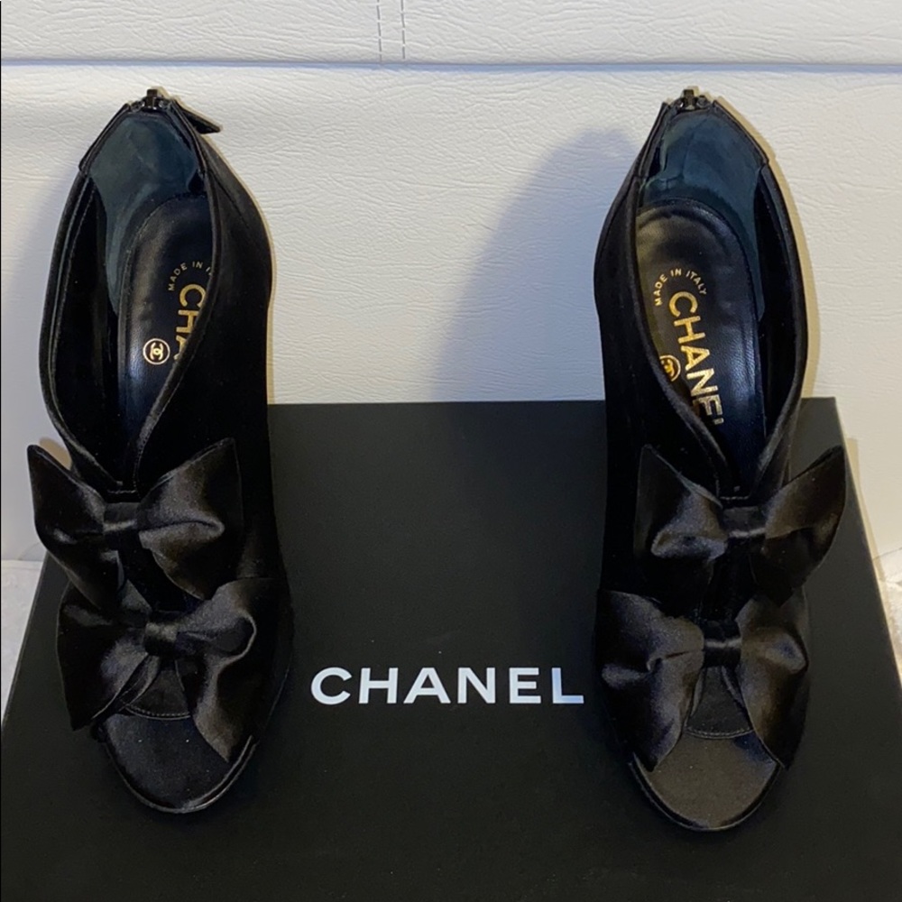 LIKE NEW CHANEL SHOES
